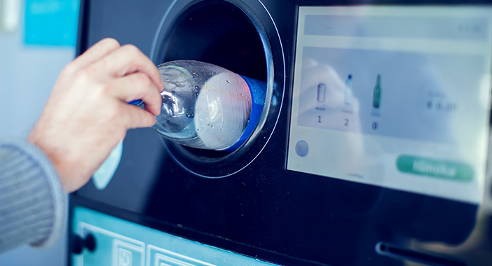System kaucyjny 2025 – zasady, etykiety, druk dla producentów napojów